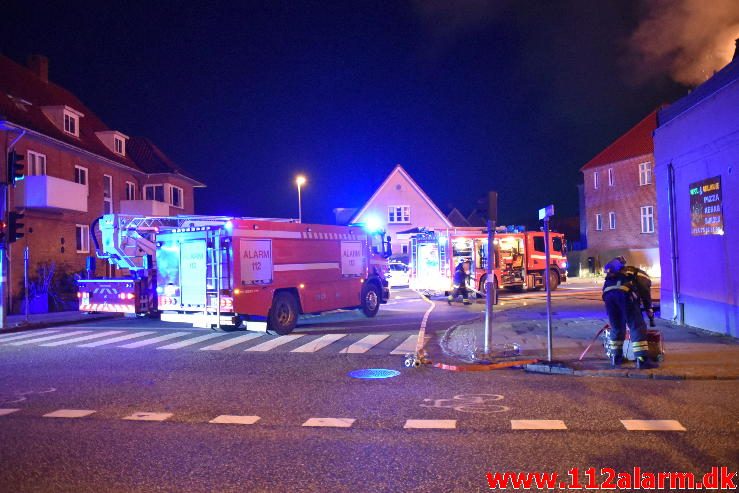 Brand i Etageejendom. Fredericiavej i Vejle. 09/04-2017. Kl. 04:34.