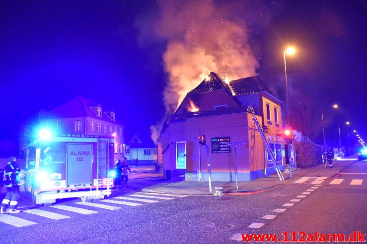 Brand i Etageejendom. Fredericiavej i Vejle. 09/04-2017. Kl. 04:34.