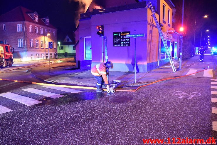 Brand i Etageejendom. Fredericiavej i Vejle. 09/04-2017. Kl. 04:34.