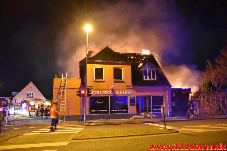 Brand i Etageejendom. Fredericiavej i Vejle. 09/04-2017. Kl. 04:34.