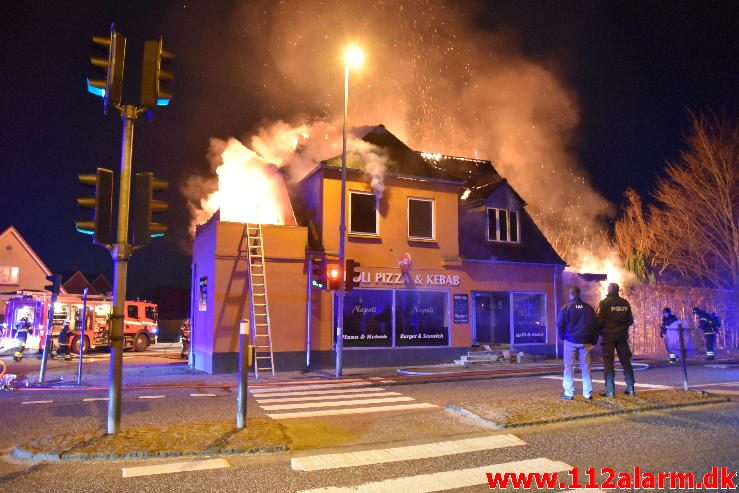 Brand i Etageejendom. Fredericiavej i Vejle. 09/04-2017. Kl. 04:34.