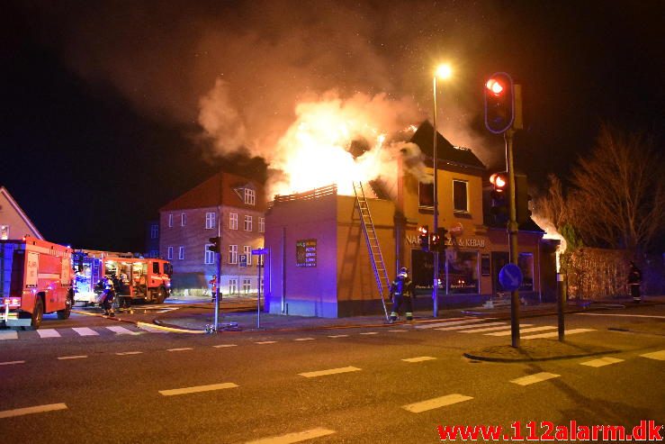 Brand i Etageejendom. Fredericiavej i Vejle. 09/04-2017. Kl. 04:34.