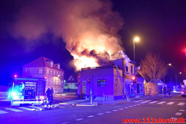 Brand i Etageejendom. Fredericiavej i Vejle. 09/04-2017. Kl. 04:34.