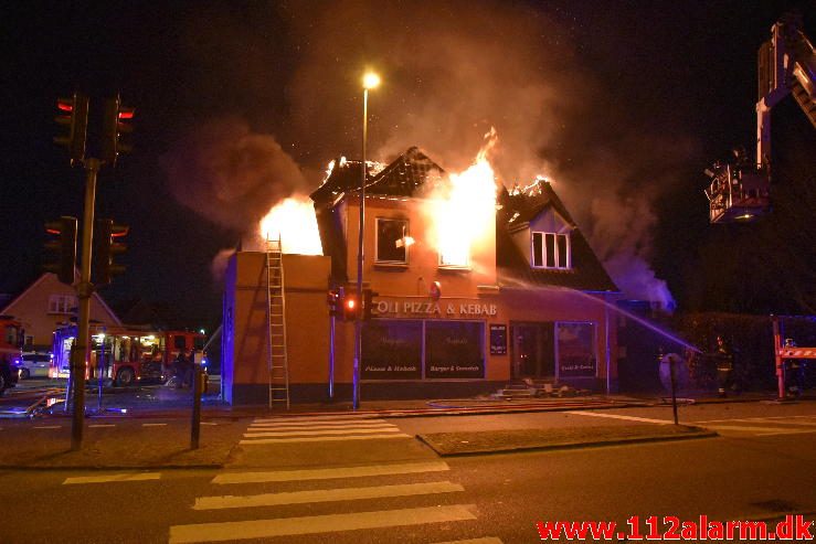 Brand i Etageejendom. Fredericiavej i Vejle. 09/04-2017. Kl. 04:34.