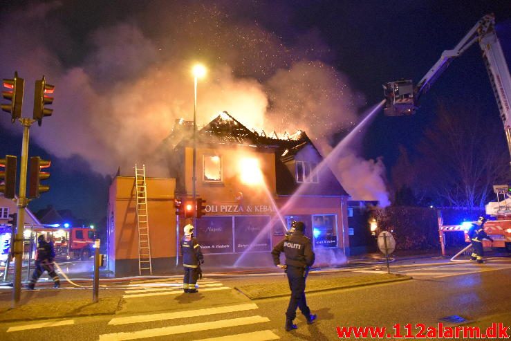 Brand i Etageejendom. Fredericiavej i Vejle. 09/04-2017. Kl. 04:34.