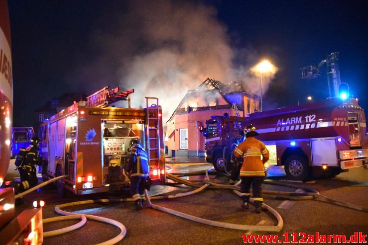 Brand i Etageejendom. Fredericiavej i Vejle. 09/04-2017. Kl. 04:34.