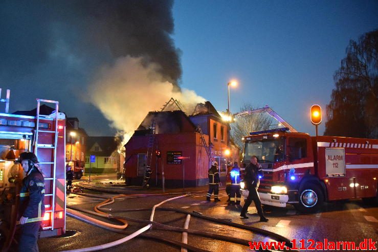 Brand i Etageejendom. Fredericiavej i Vejle. 09/04-2017. Kl. 04:34.