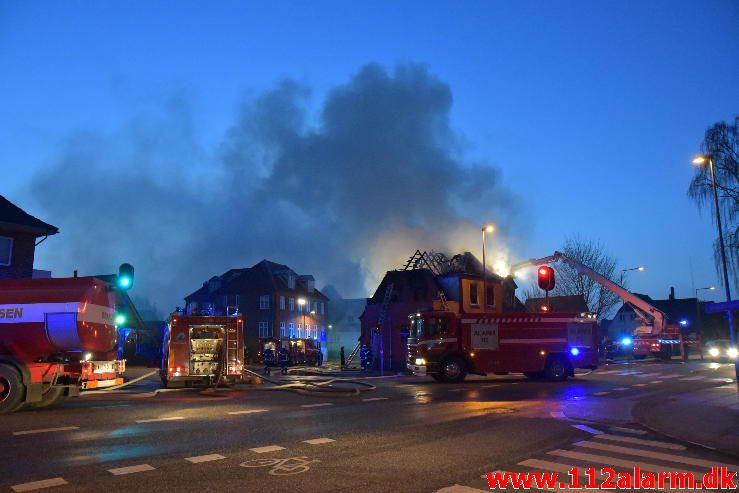 Brand i Etageejendom. Fredericiavej i Vejle. 09/04-2017. Kl. 04:34.