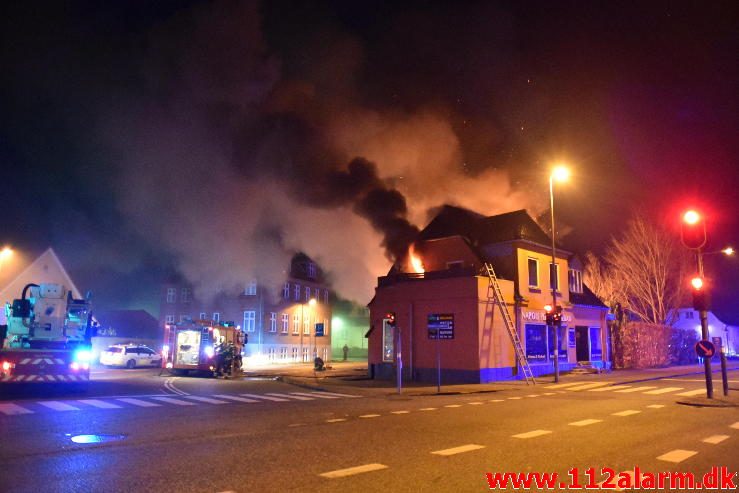 Brand i Etageejendom. Fredericiavej i Vejle. 09/04-2017. Kl. 04:34.