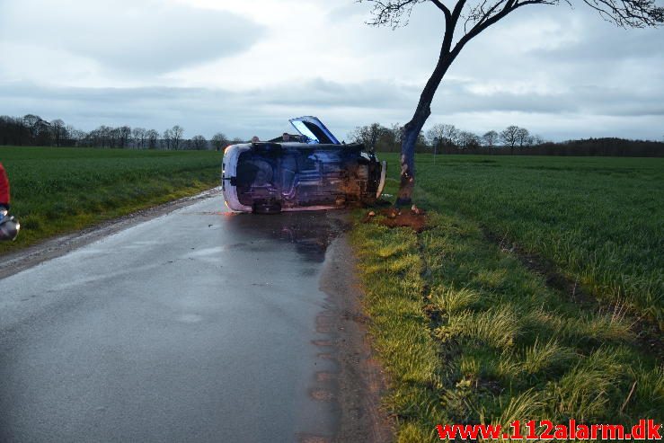 Mindre trafikuheld. Høllundvej ved Jerlev. 17/04-2017. Kl. 20:21.