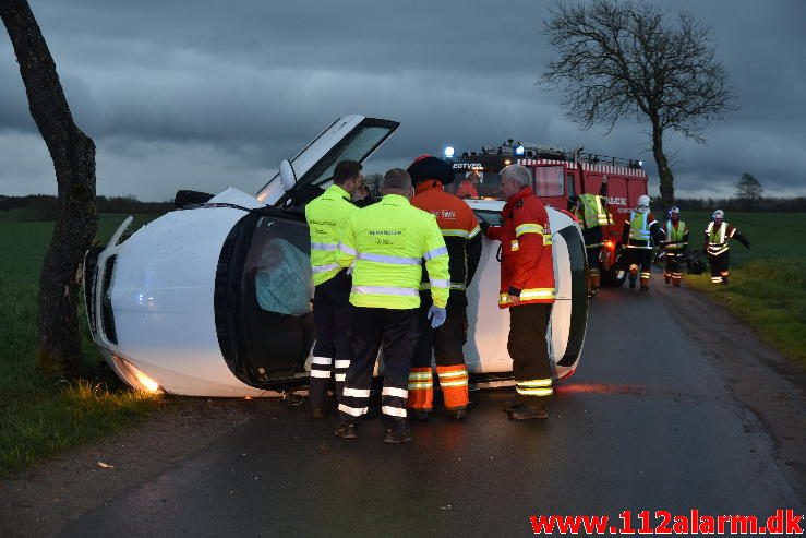 Mindre trafikuheld. Høllundvej ved Jerlev. 17/04-2017. Kl. 20:21.