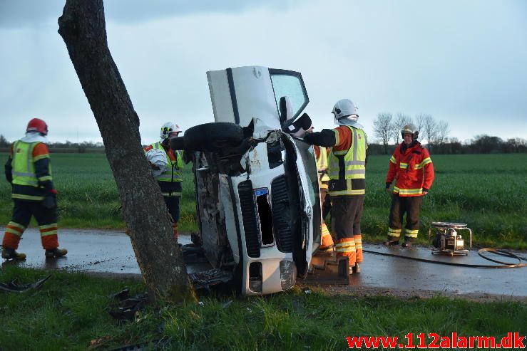 Mindre trafikuheld. Høllundvej ved Jerlev. 17/04-2017. Kl. 20:21.