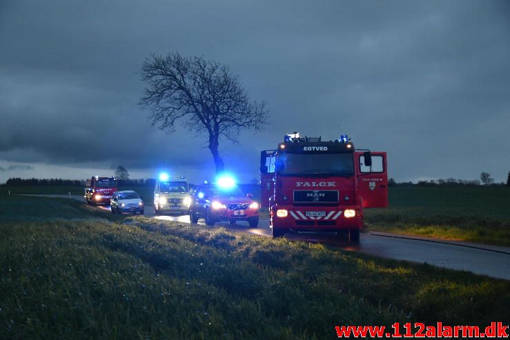 Mindre trafikuheld. Høllundvej ved Jerlev. 17/04-2017. Kl. 20:21.