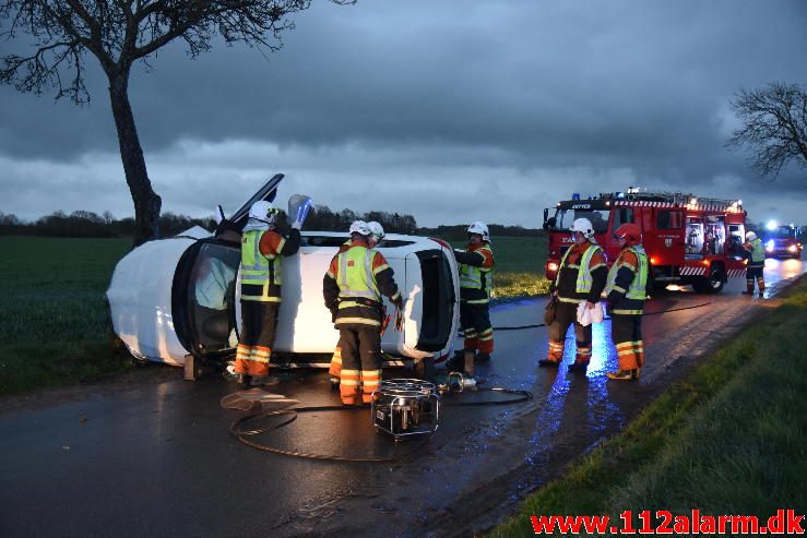 Mindre trafikuheld. Høllundvej ved Jerlev. 17/04-2017. Kl. 20:21.