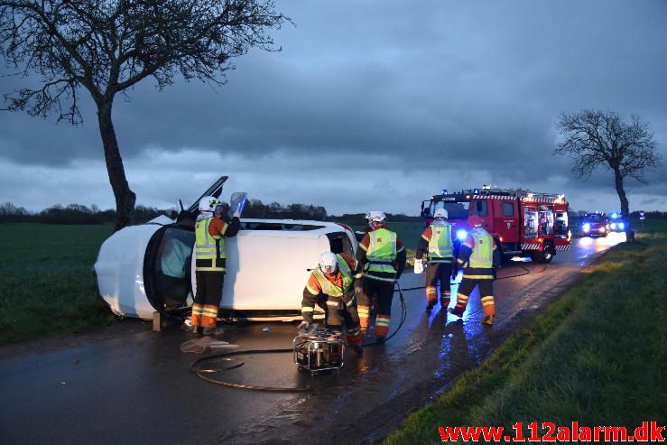 Mindre trafikuheld. Høllundvej ved Jerlev. 17/04-2017. Kl. 20:21.