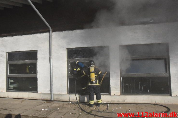 Brand på Petersmindeskolen. Petersmindevej i Vejle. 18/04-2017. Kl. 7:57.