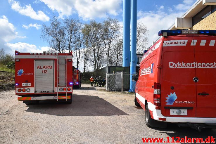 Brand i Industribygning. Skelvangen i Bredballe. 18/04-2017. Kl. 14:11.