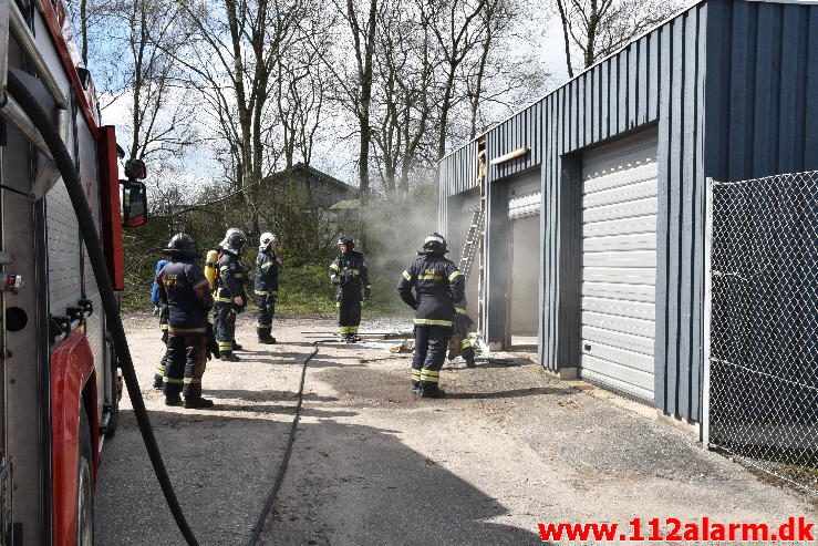 Brand i Industribygning. Skelvangen i Bredballe. 18/04-2017. Kl. 14:11.