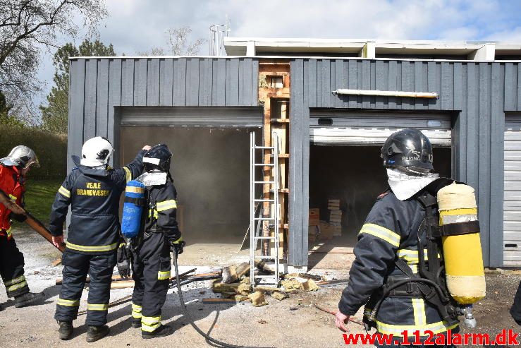 Brand i Industribygning. Skelvangen i Bredballe. 18/04-2017. Kl. 14:11.