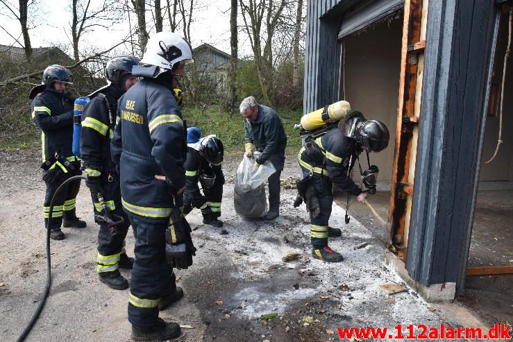 Brand i Industribygning. Skelvangen i Bredballe. 18/04-2017. Kl. 14:11.