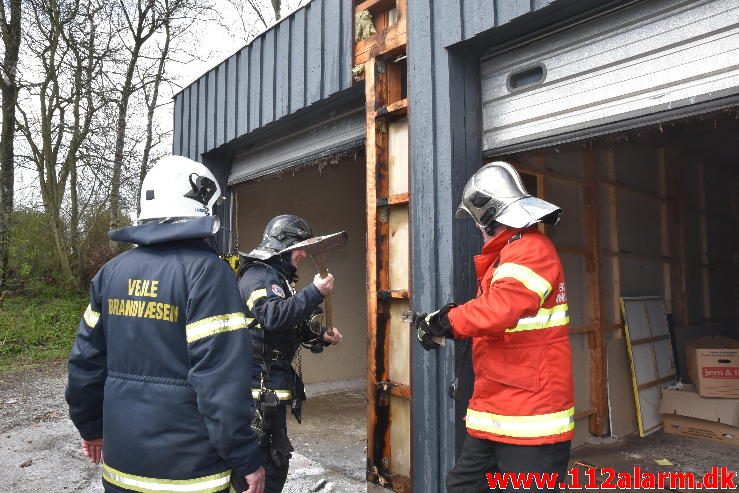 Brand i Industribygning. Skelvangen i Bredballe. 18/04-2017. Kl. 14:11.