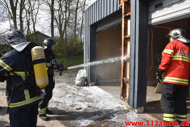 Brand i Industribygning. Skelvangen i Bredballe. 18/04-2017. Kl. 14:11.