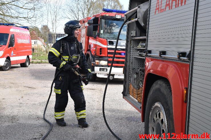 Brand i Industribygning. Skelvangen i Bredballe. 18/04-2017. Kl. 14:11.