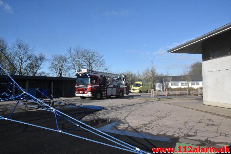 Brand på Petersmindeskolen. Petersmindevej i Vejle. 18/04-2017. Kl. 7:57.