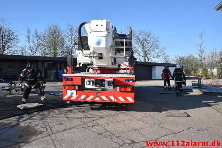 Brand på Petersmindeskolen. Petersmindevej i Vejle. 18/04-2017. Kl. 7:57.