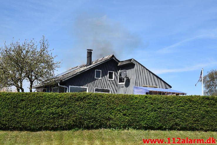 Brand i Kolonihavehus. Løvsangerstien i Vejle. 02/05-2017. Kl. 11:26.