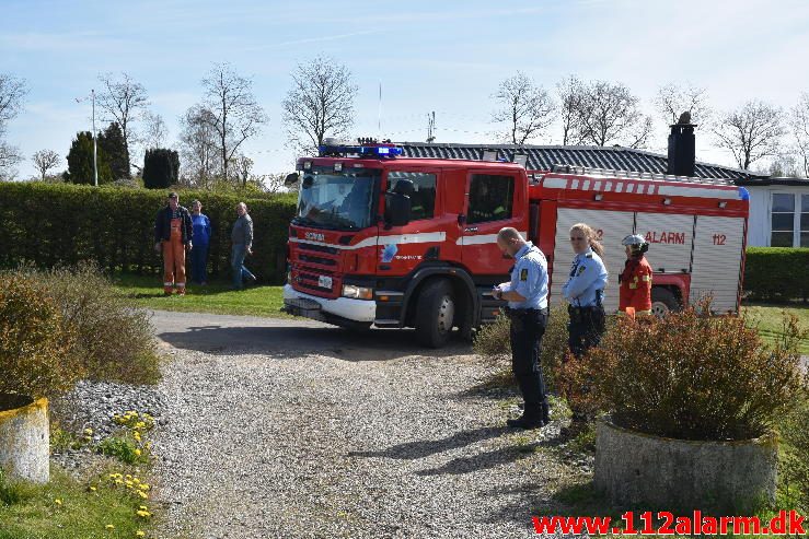 Brand i Kolonihavehus. Løvsangerstien i Vejle. 02/05-2017. Kl. 11:26.