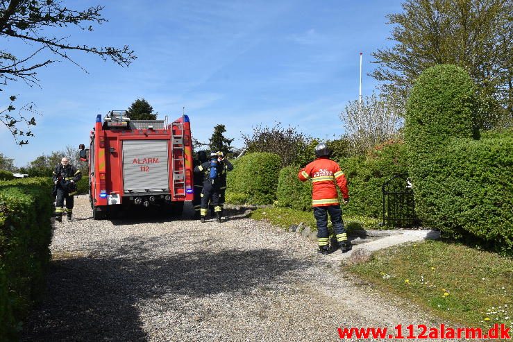 Brand i Kolonihavehus. Løvsangerstien i Vejle. 02/05-2017. Kl. 11:26.