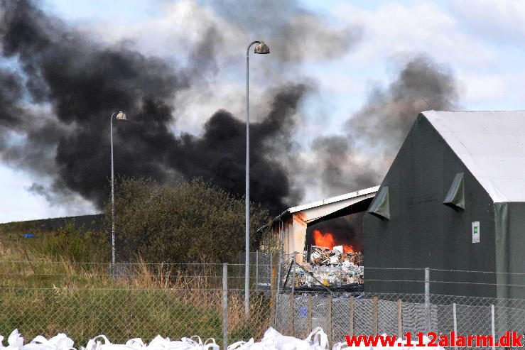 Brand – industri. Vestre Engvej i Vejle. 08/05-2017. Kl. 09:21.