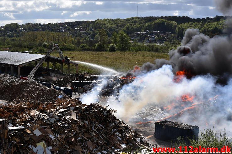 Brand – industri. Vestre Engvej i Vejle. 08/05-2017. Kl. 09:21.