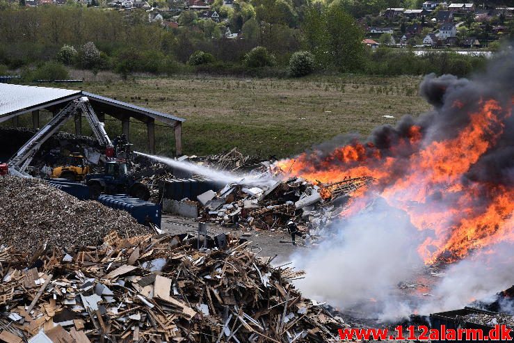 Brand – industri. Vestre Engvej i Vejle. 08/05-2017. Kl. 09:21.