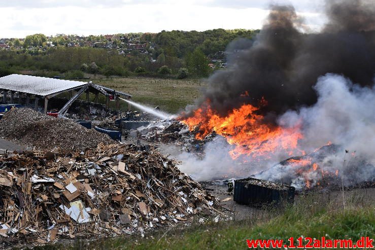 Brand – industri. Vestre Engvej i Vejle. 08/05-2017. Kl. 09:21.