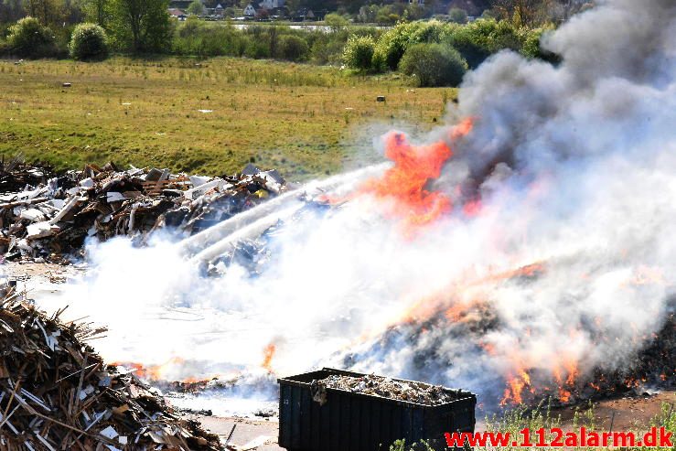 Brand – industri. Vestre Engvej i Vejle. 08/05-2017. Kl. 09:21.