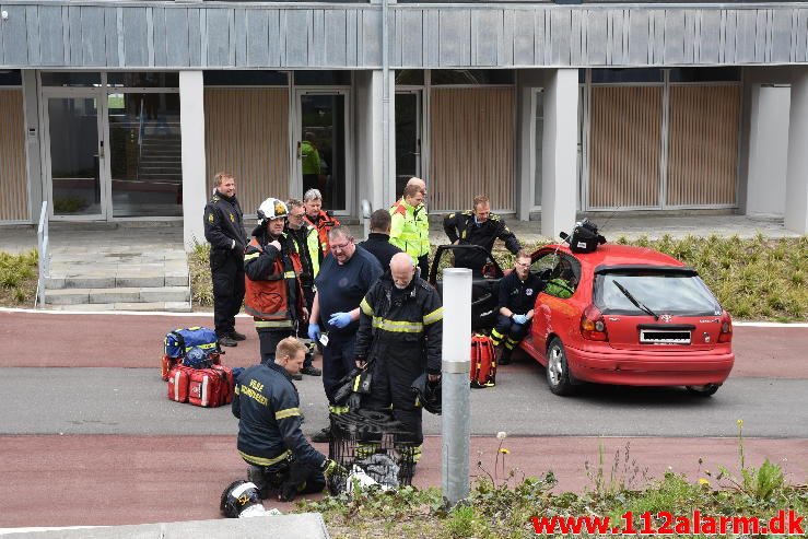 FUH med fastklemt. Løget Høj 15 c i Vejle. 11/05-2017. Kl. 14:19.