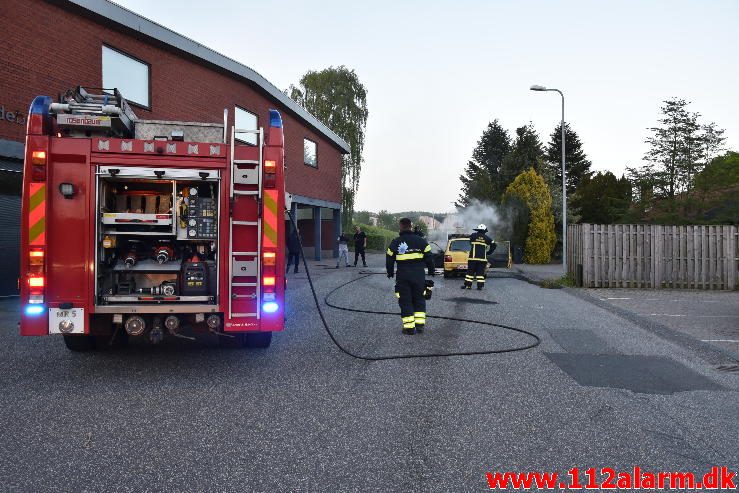 Bilbrand i det fri. Dianavej i Vejle. 21/05-2017. Kl. 21:20.