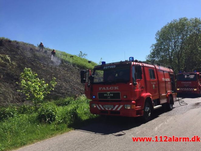 Naturbrand Skråning. Vorkvej ved Egtved. 17/05-2017. Kl. 12:17.