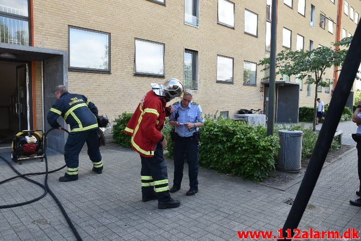 Brand i Etageejendom. Finlandsvej 35 i Vejle. 28/05-2017. Kl. 15:07.