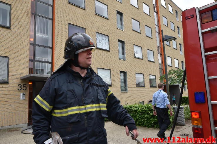 Brand i Etageejendom. Finlandsvej 35 i Vejle. 28/05-2017. Kl. 15:07.