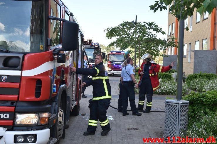 Brand i Etageejendom. Finlandsvej 35 i Vejle. 28/05-2017. Kl. 15:07.