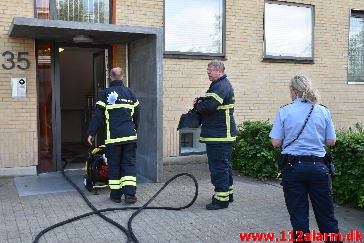 Brand i Etageejendom. Finlandsvej 35 i Vejle. 28/05-2017. Kl. 15:07.