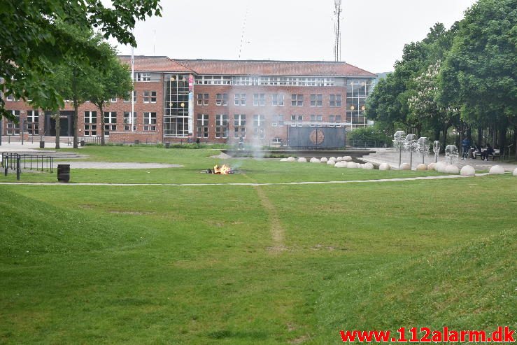 Mindre Brand. Byparken i Vejle. 29/05-2017. Kl. 20:39.