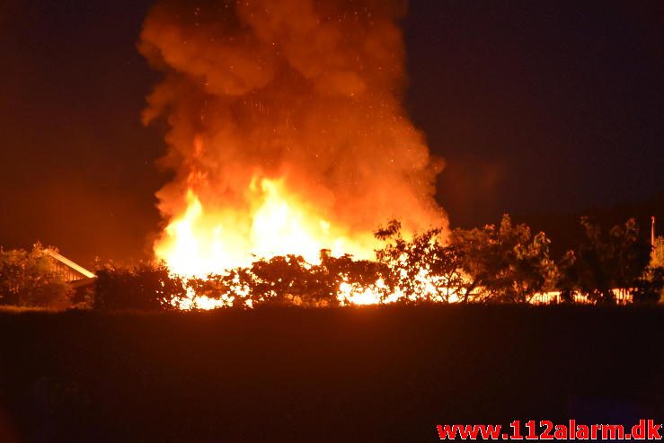 Brand i Kolonihavehus. Skovly i Vejle. 02/06-2017. Kl. 23:35.