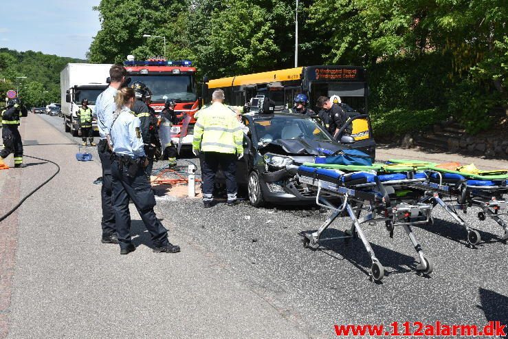 Fuh med fastklemt. Fredericiavej i Vejle. 02/06-2017. Kl. 12:32.