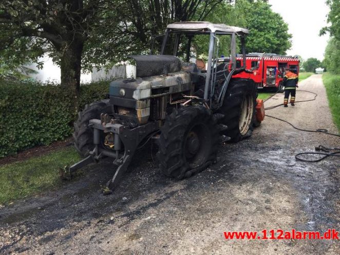 Brand i Landbrugsredskab. Skødevej i Fitting. 11/06-2017. Kl. 13:07.