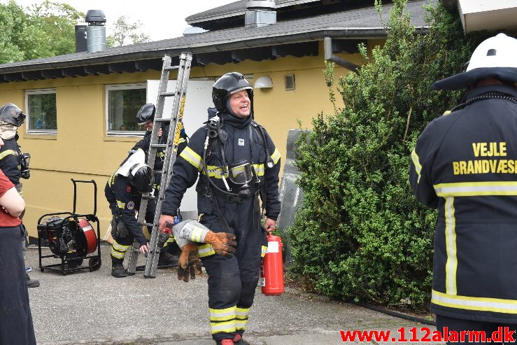 Bygningsbrand. Tirsbæk Strandvej 2 i vejle. 16/06-2017. Kl. 12:09.