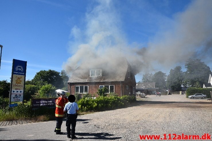 Brand i Villa. Mølvang ved Jelling. 17/06-2017. KL. 16:39.